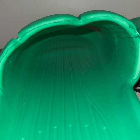 EVA Foam Slide Lite Brick Pattern Lucky Green New - Picture 10 of 14